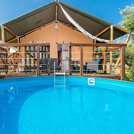 Prima Insula Glamping Hotel Brusici ภายนอก รูปภาพ