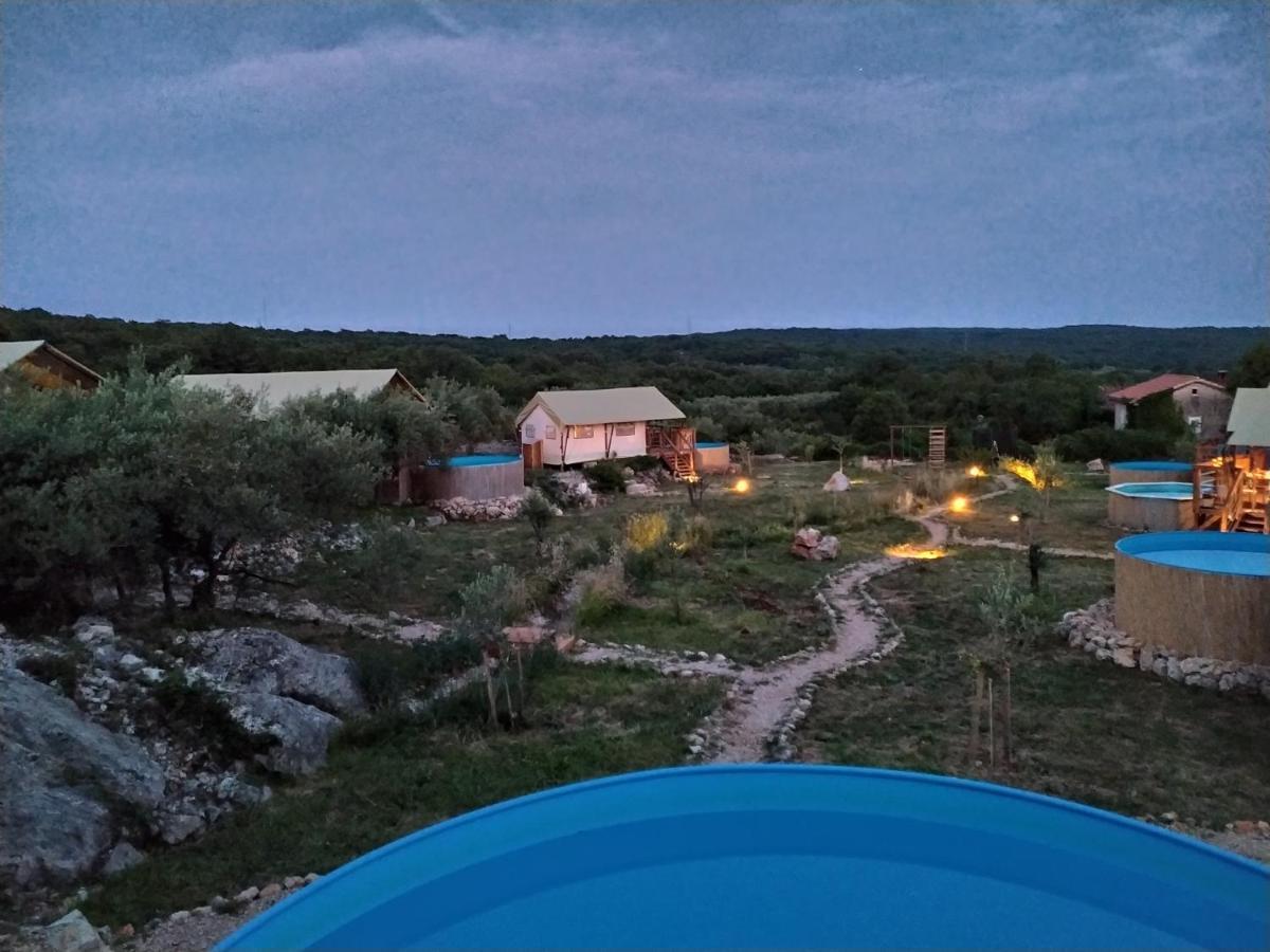 Prima Insula Glamping Hotel Brusici ภายนอก รูปภาพ