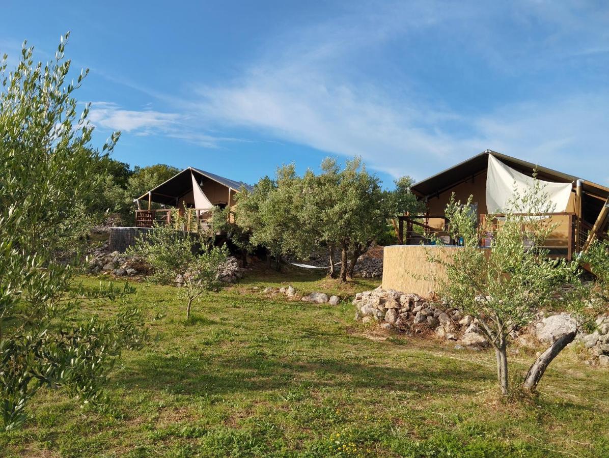 Prima Insula Glamping Hotel Brusici ภายนอก รูปภาพ