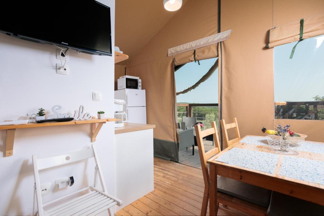 Prima Insula Glamping Hotel Brusici ภายนอก รูปภาพ