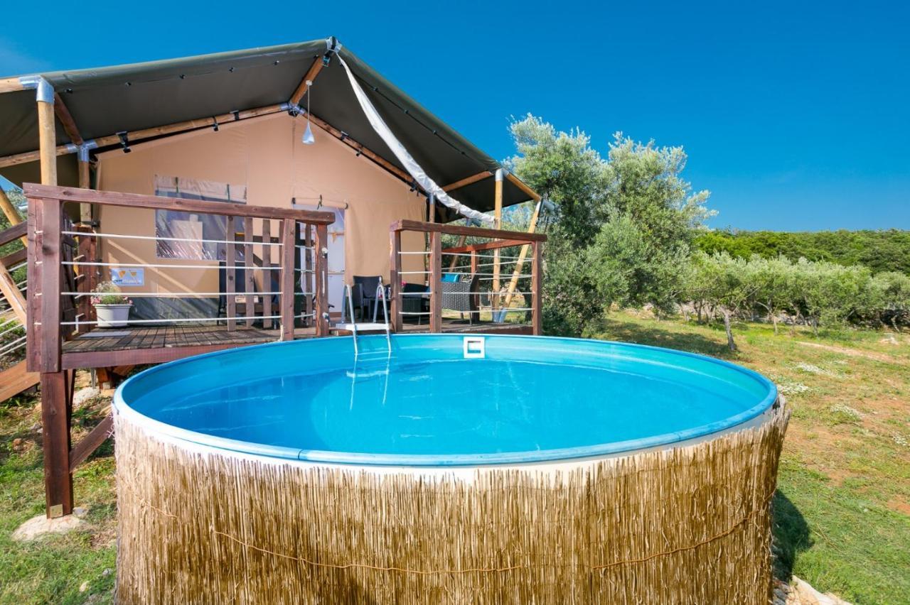 Prima Insula Glamping Hotel Brusici ภายนอก รูปภาพ