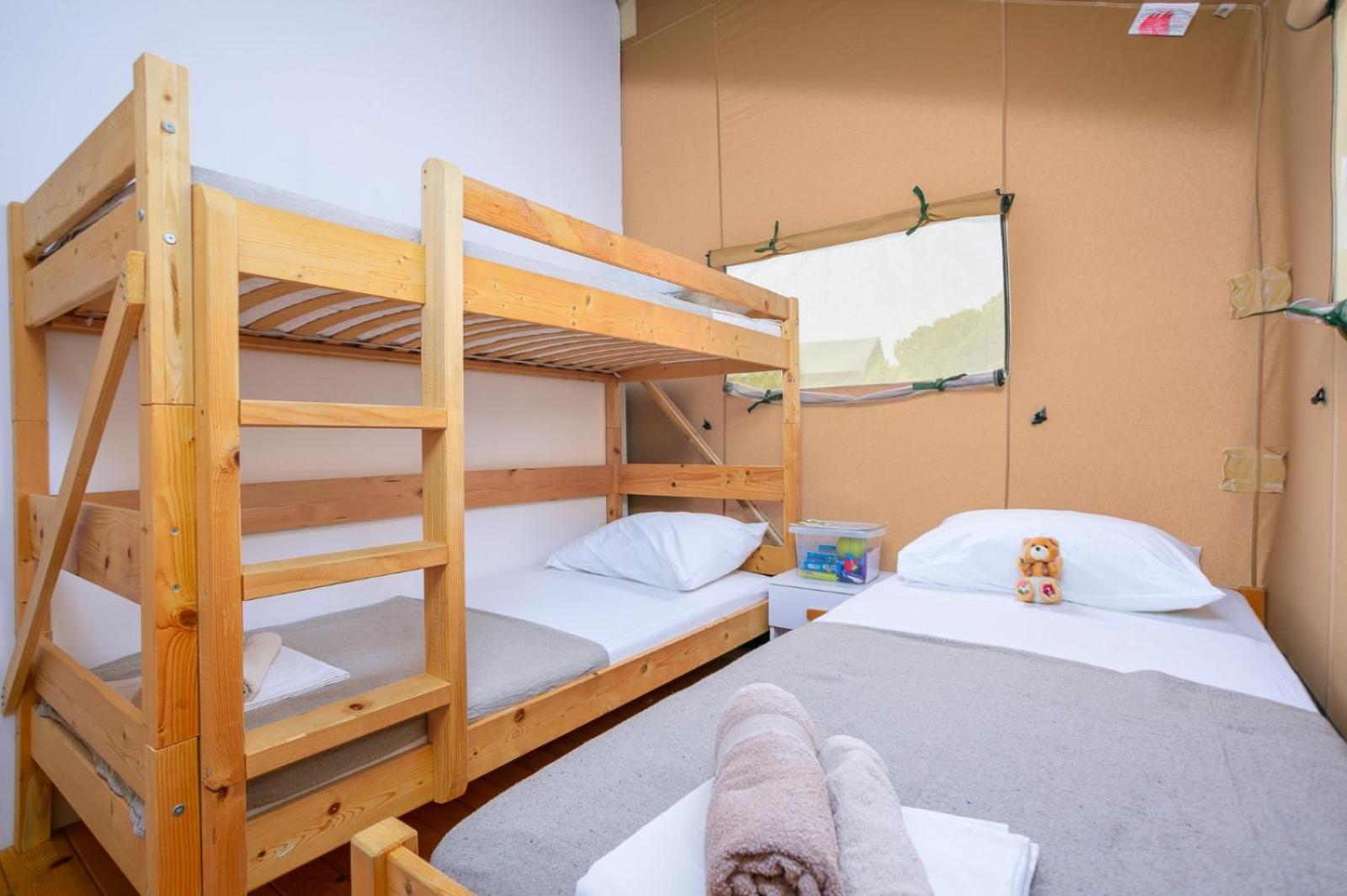 Prima Insula Glamping Hotel Brusici ภายนอก รูปภาพ