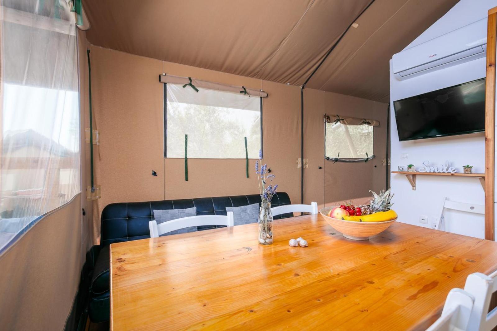 Prima Insula Glamping Hotel Brusici ภายนอก รูปภาพ