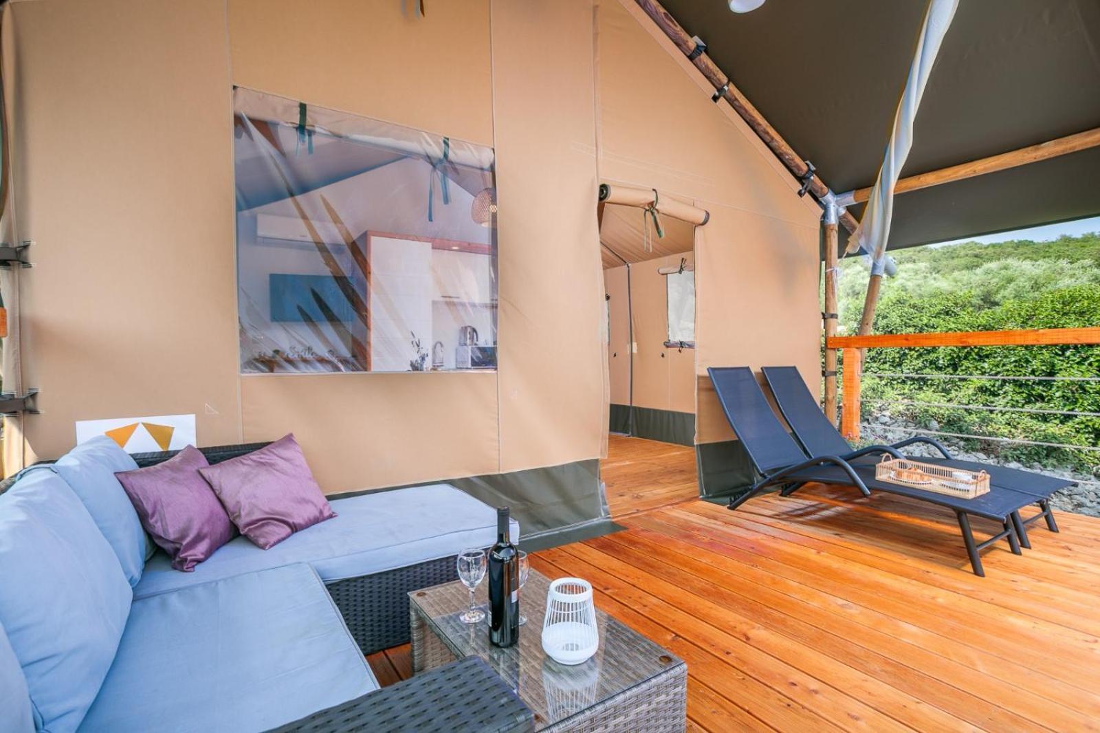 Prima Insula Glamping Hotel Brusici ภายนอก รูปภาพ